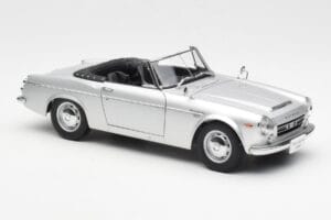Datsun Fairlady 2000 SR311 ロードスター シルバー AUTOart 1:18 77432 メタル - 画像 6/8