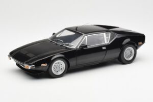 De Tomaso Pantera ブラック Kyosho 1:18 08851BK メタル