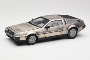 DeLorean DMC-12 LK シルバー Sun Star 1:18 2701 メタル