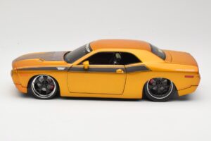 Dodge Challenger Concept ゴールド Maisto 1:18 31320 メタル - 画像 4/8