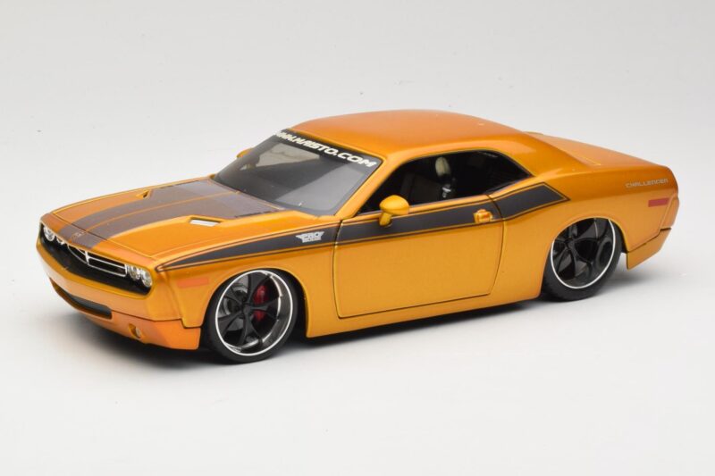 Dodge Challenger Concept ゴールド Maisto 1:18 31320 メタル