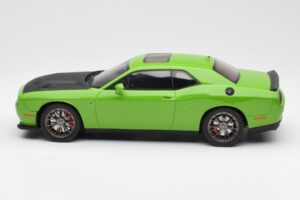Dodge Challenger SRT Hellcat グリーン GT Spirit 1:18 GT168 レジン - 画像 3/6