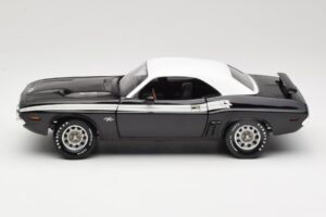 Dodge Challenger R/T ブラック & ホワイト ERTL 1:18 36549 メタル - 画像 4/8