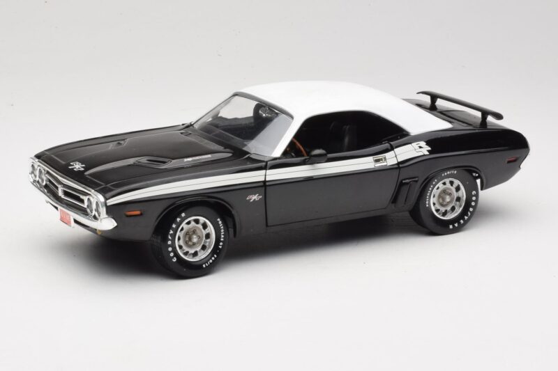 Dodge Challenger R/T ブラック & ホワイト ERTL 1:18 36549 メタル