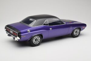 Dodge Challenger R/T Plum Crazy Otto 1:12 G083 レジン - 画像 2/6