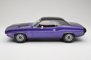 Dodge Challenger R/T Plum Crazy Otto 1:12 G083 レジン - 画像 3/6