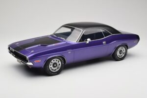 Dodge Challenger R/T Plum Crazy Otto 1:12 G083 レジン