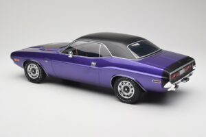 Dodge Challenger R/T Plum Crazy Otto 1:12 G083 レジン - 画像 5/6