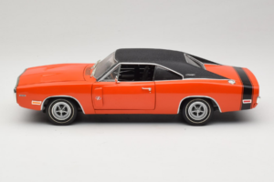 Dodge Charger R/T オレンジ & ブラック American Muscle 1:18 39314 メタル - 画像 4/8