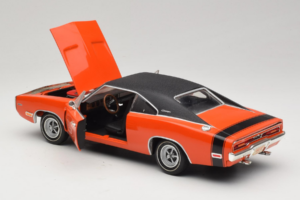 Dodge Charger R/T オレンジ & ブラック American Muscle 1:18 39314 メタル - 画像 5/8
