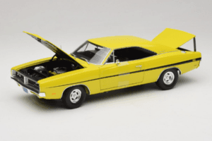 Dodge Charger R/T イエロー Dirty Mary Crazy Larry Auto World 1:18 AWSS101/06 メタル - 画像 2/8