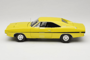 Dodge Charger R/T イエロー Dirty Mary Crazy Larry Auto World 1:18 AWSS101/06 メタル - 画像 4/8