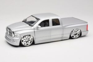 Dodge Ram Tuned シルバー Jada 1:18 63162-SM メタル