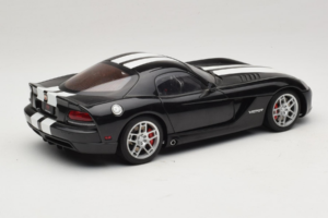 Dodge Viper SRT-10 Coupe ブラック AUTOart 1:18 71712 メタル - 画像 3/8