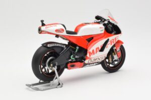 Ducati Desmosedici GP11 #8 H. Barbera Ducati MotoGP Team MotoGP 2011 Minichamps 1:12 123110008 メタル - 画像 3/6