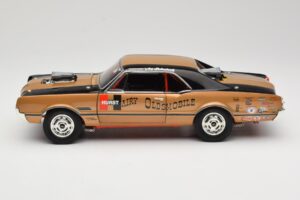 Oldsmobile 442 Hurst Hairy Olds Twin-Engine 4WD 1966 Highway 61 1:18 50089 メタル - 画像 4/8