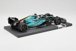 Aston Martin AMR22 Aramco #5 S. Vettel Abu Dhabi GP 2022 Last Race Collector's Edition Minichamps 1:18 117222205 レジン - 画像 3/7