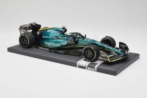 Aston Martin AMR22 Aramco #5 S. Vettel Abu Dhabi GP 2022 Last Race Collector's Edition Minichamps 1:18 117222205 レジン - 画像 4/7