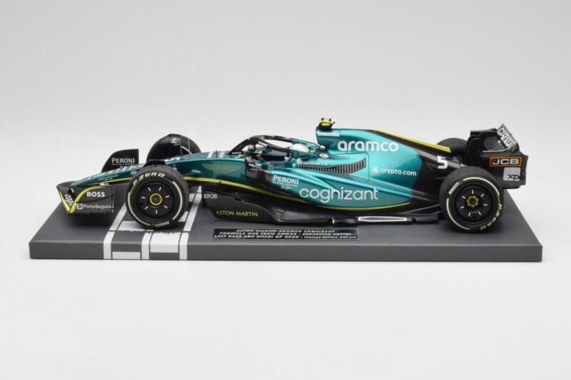 Aston Martin AMR22 Aramco #5 S. Vettel Abu Dhabi GP 2022 Last Race Collector's Edition Minichamps 1:18 117222205 レジン