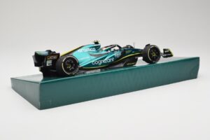 Aston Martin AMR22 #5 S. Vettel Last Race Abu Dhabi GP 2022 Minichamps 1:18 147222205 レジン - 画像 3/7