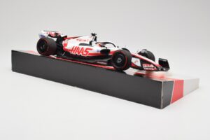 Haas VF-22 #20 K. Magnussen Pole Position Brazil GP 2022 Minichamps 1:18 147222120 メタル - 画像 4/7