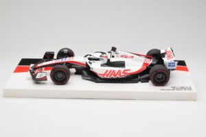 Haas VF-22 #20 K. Magnussen Pole Position Brazil GP 2022 Minichamps 1:18 147222120 メタル
