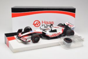 Haas VF-22 #20 K. Magnussen Pole Position Brazil GP 2022 Minichamps 1:18 147222120 メタル - 画像 7/7