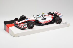 Haas VF-22 #47 M. Schumacher British GP Points 2022 Minichamps 1:18 147221047 メタル - 画像 2/6