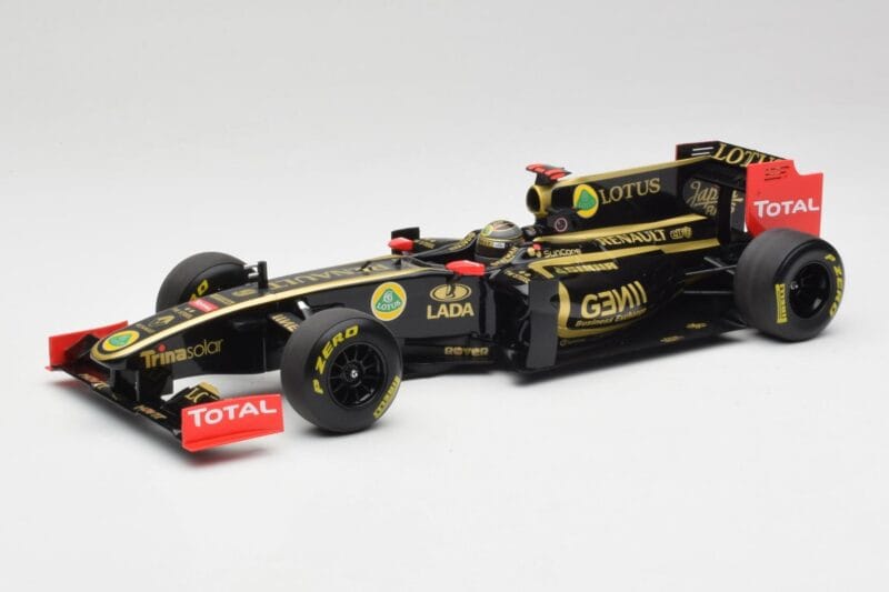 Lotus Renault GP R31 #10 B. Senna F1 2011 Minichamps 1:18 150110079-C1 メタル