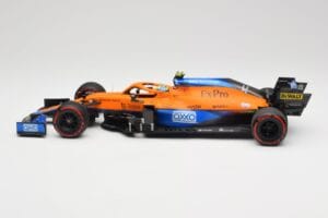 McLaren MCL35M #4 L. Norris Pole Position Russian GP 2021 Minichamps 1:18 530213404 メタル - 画像 3/7