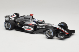 McLaren MP4/19 Mercedes D. Coulthard F1 2004 Minichamps 1:18 530041805 メタル - 画像 4/7