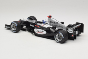 McLaren MP4/19 Mercedes D. Coulthard F1 2004 Minichamps 1:18 530041805 メタル - 画像 5/7