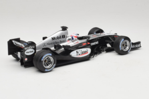 McLaren MP4/19 Mercedes K. Raikkonen F1 2004 Minichamps 1:18 530041806 メタル - 画像 2/7