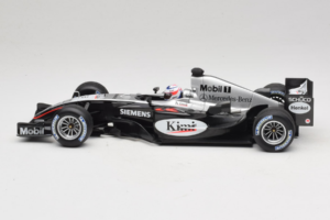 McLaren MP4/19 Mercedes K. Raikkonen F1 2004 Minichamps 1:18 530041806 メタル - 画像 3/7