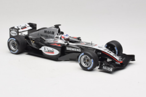 McLaren MP4/19 Mercedes K. Raikkonen F1 2004 Minichamps 1:18 530041806 メタル - 画像 4/7