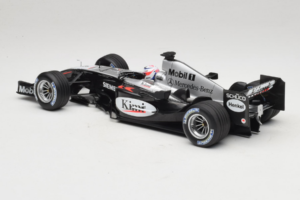 McLaren MP4/19 Mercedes K. Raikkonen F1 2004 Minichamps 1:18 530041806 メタル - 画像 5/7