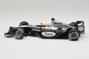 McLaren MP4/19 Mercedes L. Hamilton Autosport Young Driver Test Silverstone 2004 Minichamps 1:18 530044418 メタル - 画像 3/7
