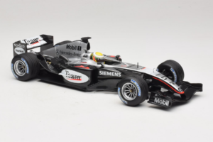 McLaren MP4/19 Mercedes L. Hamilton Autosport Young Driver Test Silverstone 2004 Minichamps 1:18 530044418 メタル - 画像 4/7