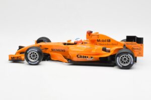 McLaren MP4-20 Mercedes G. Paffett Interim Test Car 2006 Minichamps 1:18 530061895 メタル - 画像 3/6