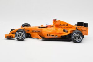 McLaren Mercedes MP4-20 G. Paffett F1 Test Car 2006 Minichamps 1:18 B66962342 メタル - 画像 3/6