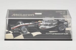 McLaren Mercedes MP4-20 #10 J-P. Montoya Race Car 2005 Minichamps 1:43 530054310 メタル - 画像 5/5