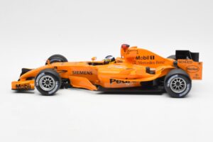 McLaren Mercedes MP4-20 P. de la Rosa F1 Test Car 2005 Minichamps 1:18 B66962343 メタル - 画像 3/6