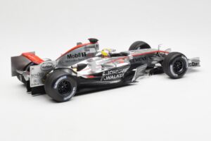 McLaren Mercedes MP4-21 #4 J.P. Montoya F1 2006 Minichamps 1:18 530061804 メタル - 画像 2/6