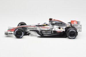 McLaren Mercedes MP4-21 P. de la Rosa F1 Showcar 2006 Minichamps 1:18 B66962346 メタル - 画像 3/6