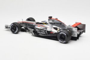 McLaren Mercedes MP4-21 P. de la Rosa F1 Showcar 2006 Minichamps 1:18 B66962346 メタル - 画像 5/6