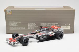 McLaren Mercedes MP4-21 P. de la Rosa F1 Showcar 2006 Minichamps 1:18 B66962346 メタル - 画像 6/6