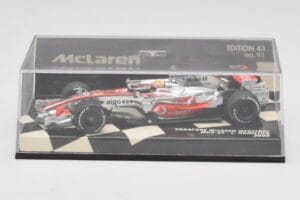 McLaren Mercedes MP4-23 #22 L. Hamilton Race Car 2008 Minichamps 1:43 530084322 メタル - 画像 5/5