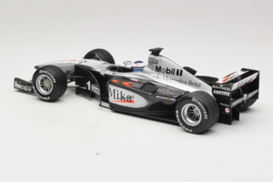 McLaren MP4-15 #1 M. Hakkinen F1 2000 Minichamps 1:18 B66962117 メタル - 画像 5/6