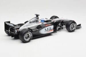 McLaren MP4-16 #4 M. Häkkinen F1 2001 Hot Wheels 1:18 50198 メタル - 画像 2/6