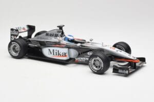 McLaren MP4-16 #4 M. Häkkinen F1 2001 Hot Wheels 1:18 50198 メタル - 画像 4/6